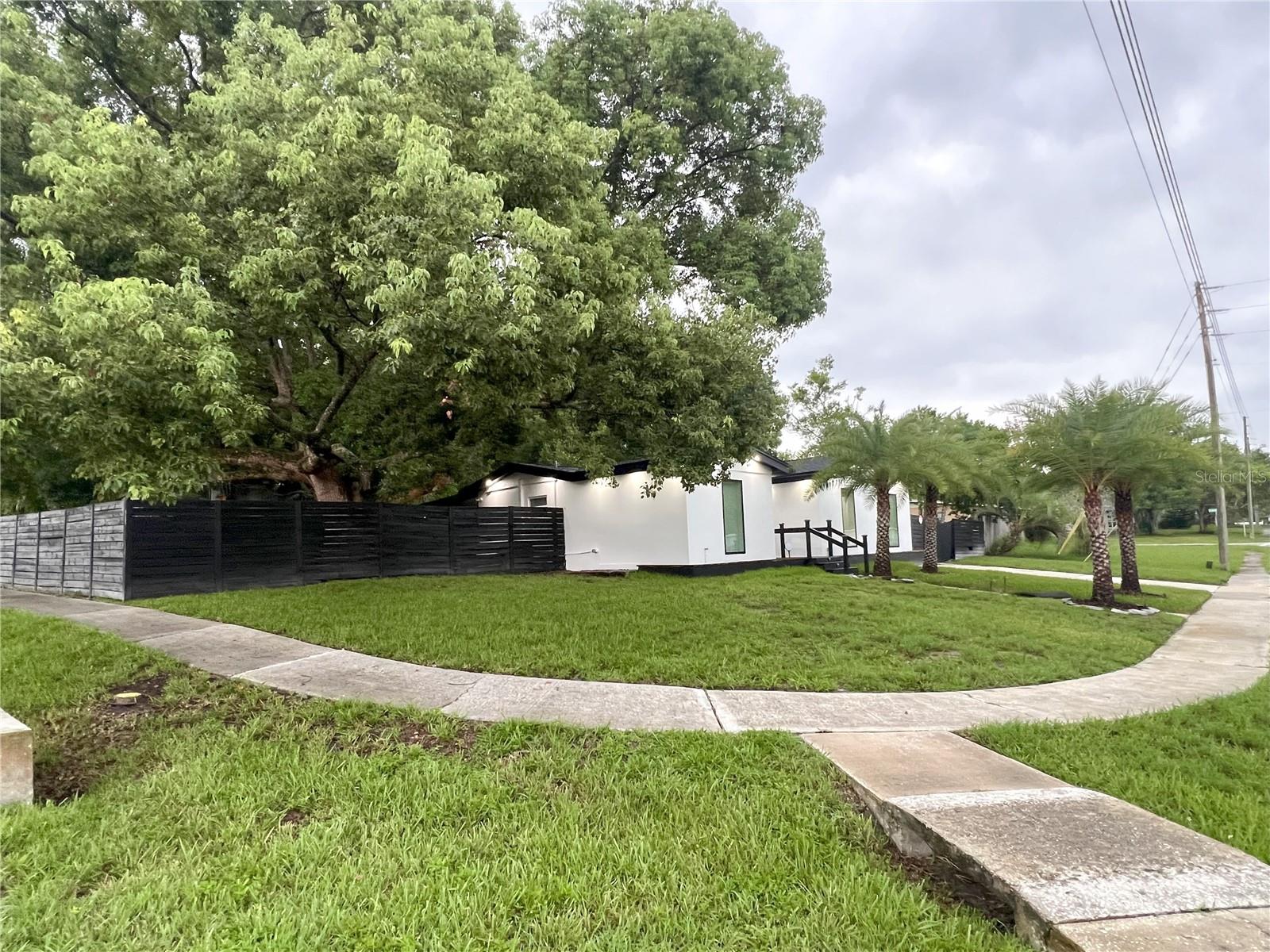 1131 W PAGE DRIVE