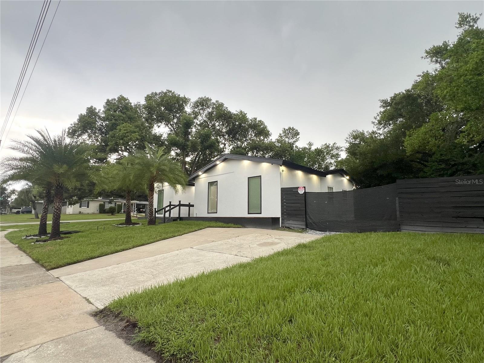 1131 W PAGE DRIVE