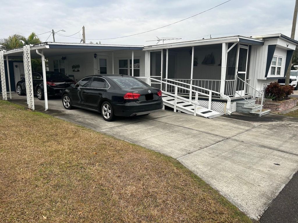 Photo of 800 32nd Avenue S #727, St Petersburg, FL 33705 (MLS # TB8471396)