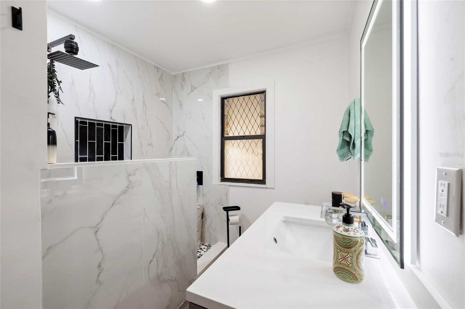 DEVANE & LOWRY SUB O - Residential