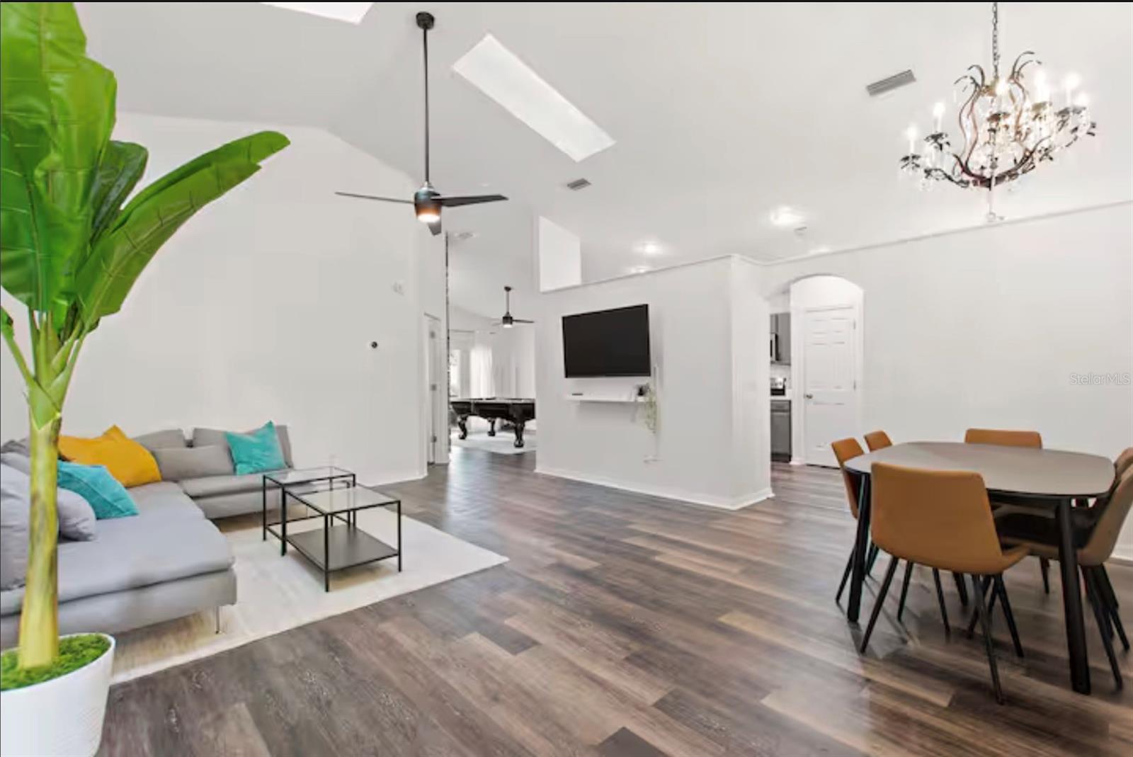 431 LOCKBREEZE DRIVE