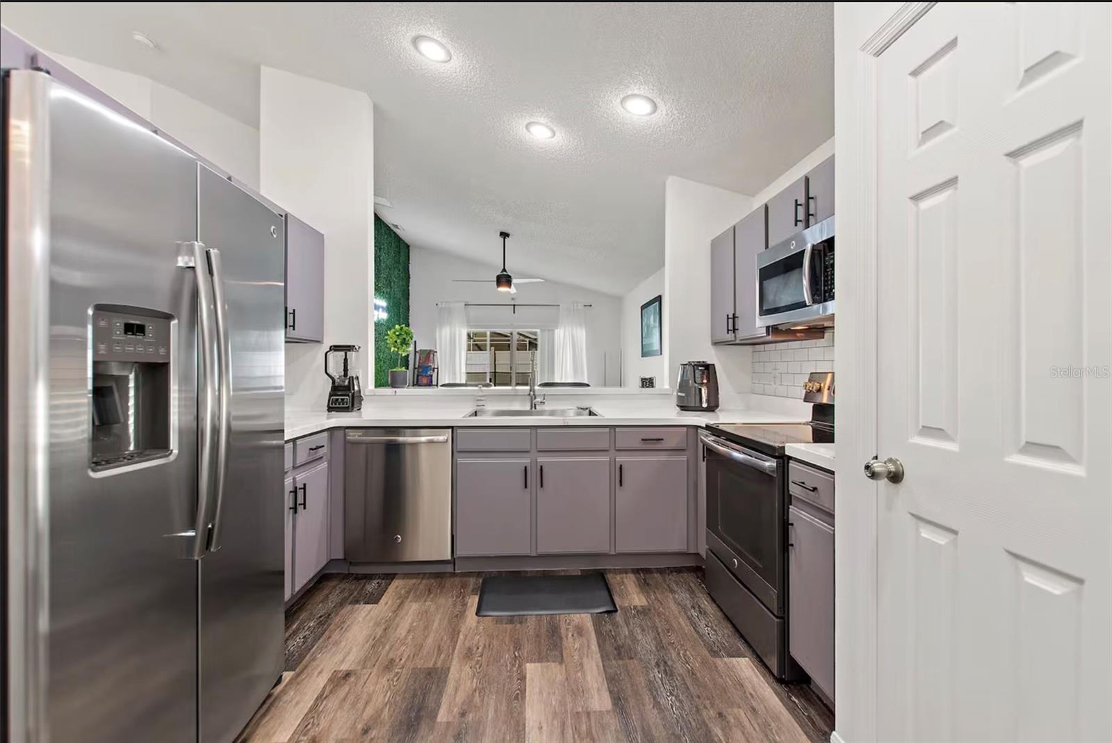 HAMPTON LAKES, HAMPTON ESTATES - Residential