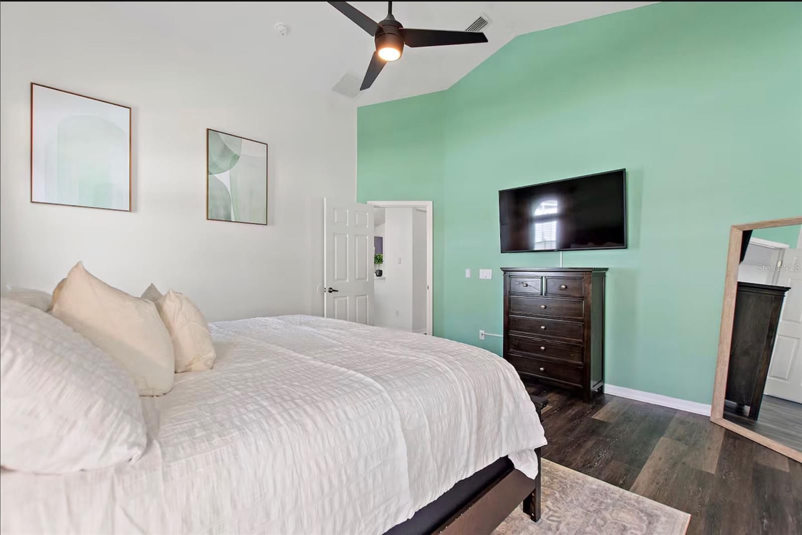 HAMPTON LAKES, HAMPTON ESTATES - Residential