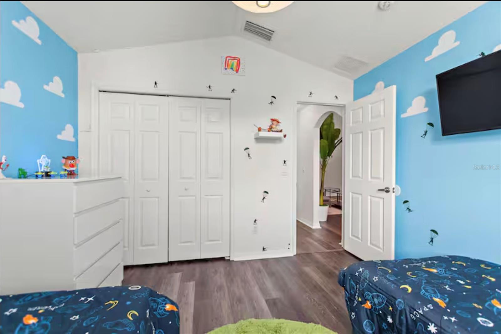 HAMPTON LAKES, HAMPTON ESTATES - Residential