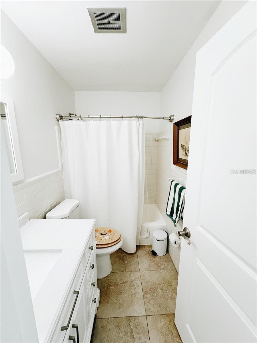 DUNEDIN CSWY CENTER - Residential Lease