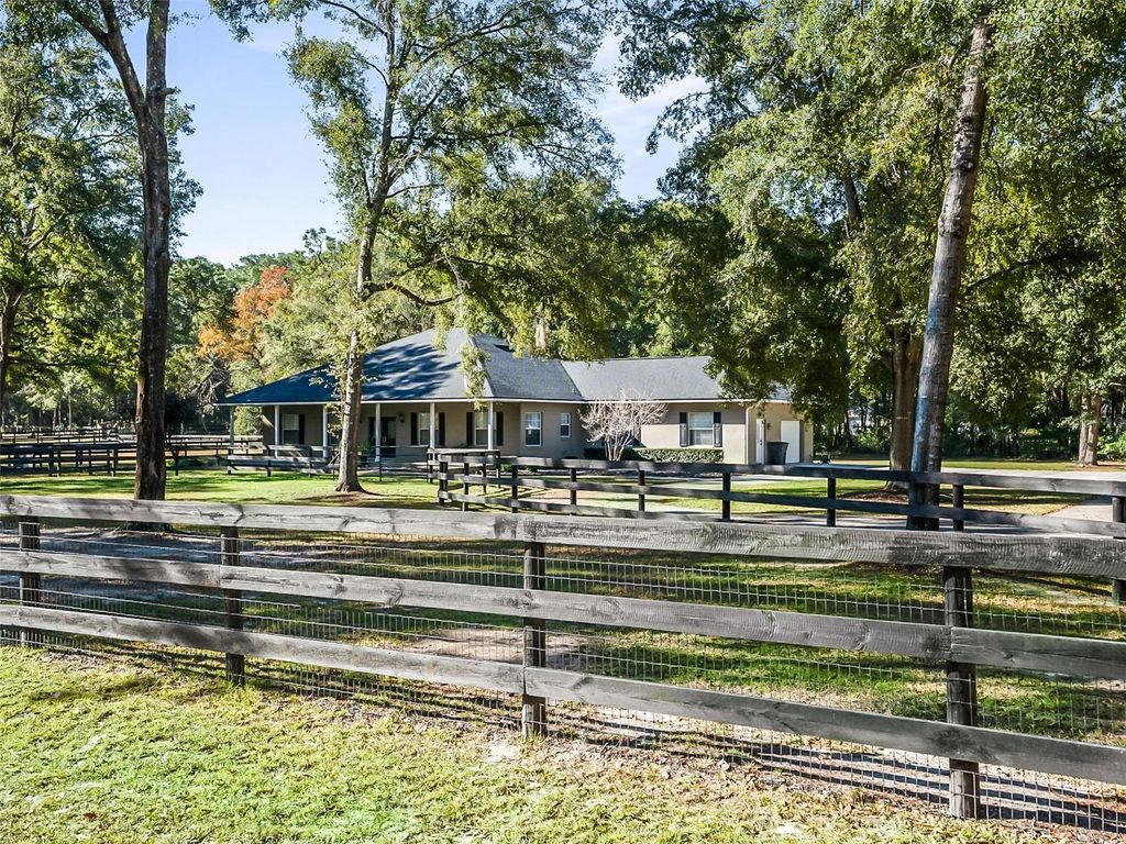 Photo of 880 NW 70th Terrace, Ocala, FL 34482 (MLS # OM715958)