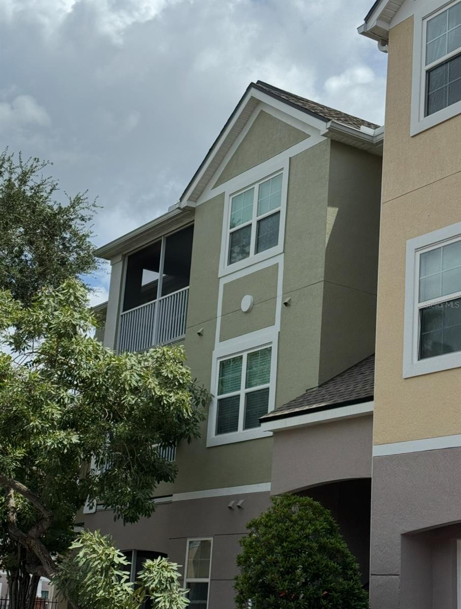 INVESTOR OPPORTUNITY PROPERTY LEASED UNTIL JUN 2026 THIRD FLOOR 3 BED 2 FULL BATH AT METROWEST DESIRE AREA TILE FLOORS THROUGH OUT NEW APPLIANCES NEAR MAIN HIGHWAYS UNIVERSAL PARKS AND MORE. GATED COMMUNITY WITH 24 HR SECURITY. BEAUTIFUL JOGGING TRAIL CAR WASH STATION COMMUNITY POOL BBQ AREA FITNESS CENTER.