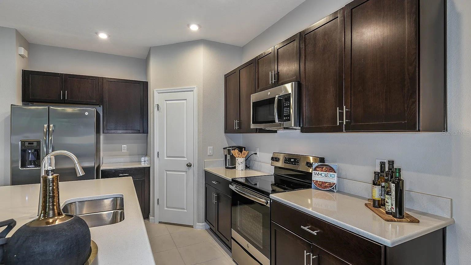 EDGESTONE AT ARTISAN LAKES - Residential Lease