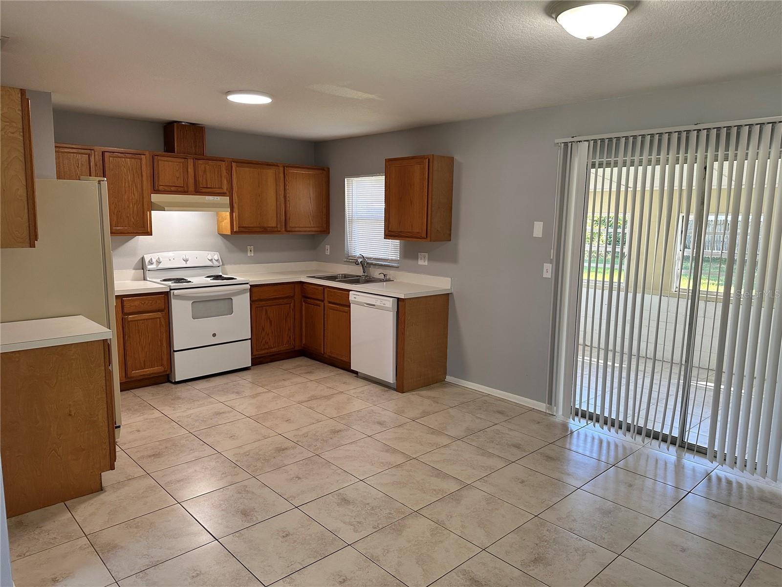 CRESTLAND ESTATES - Residential Lease