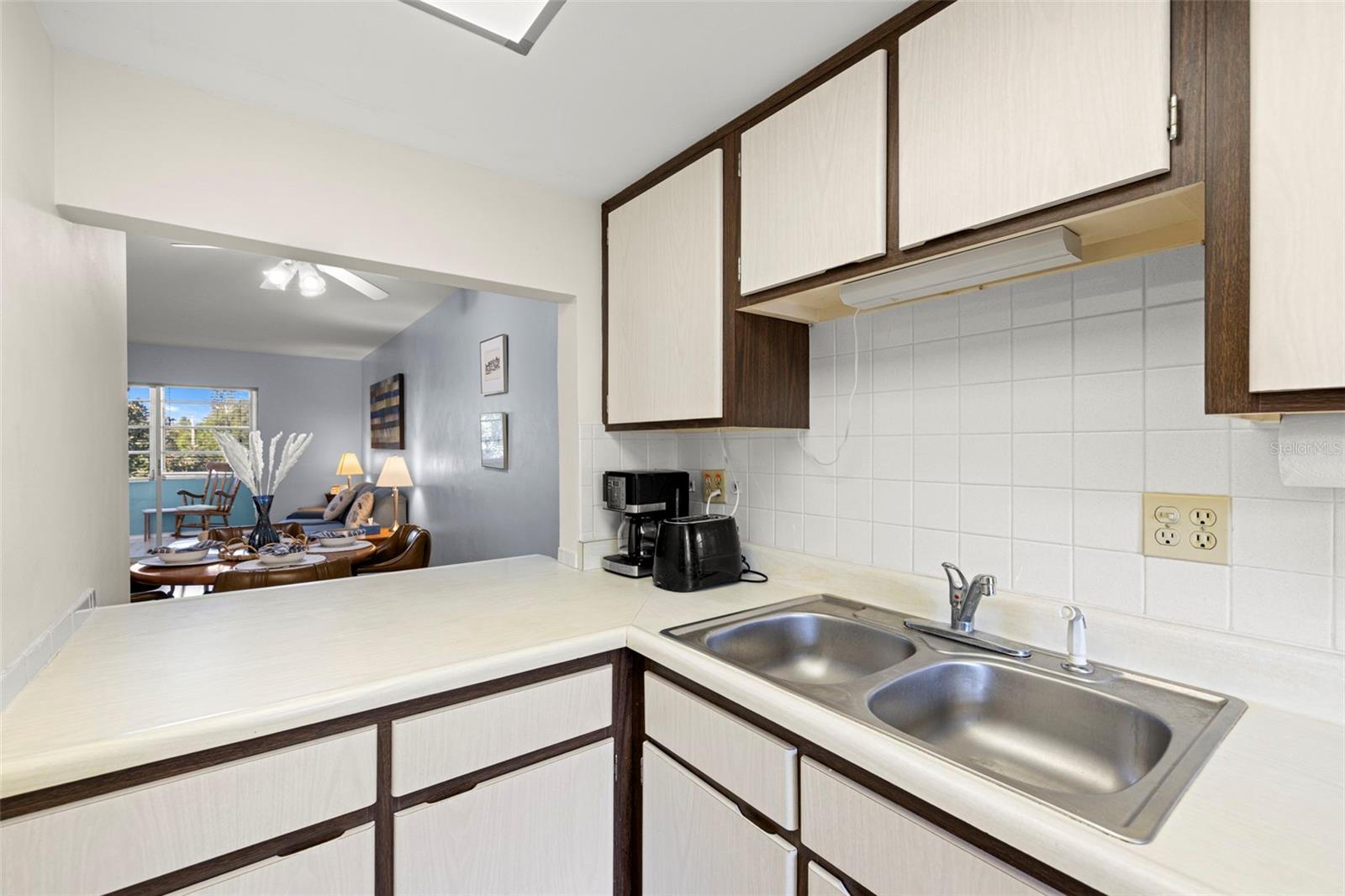 DOUGLAS ARMS - Residential