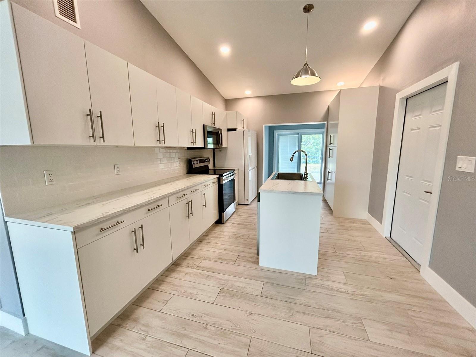 CHARLOTTE PARK - Residential Lease