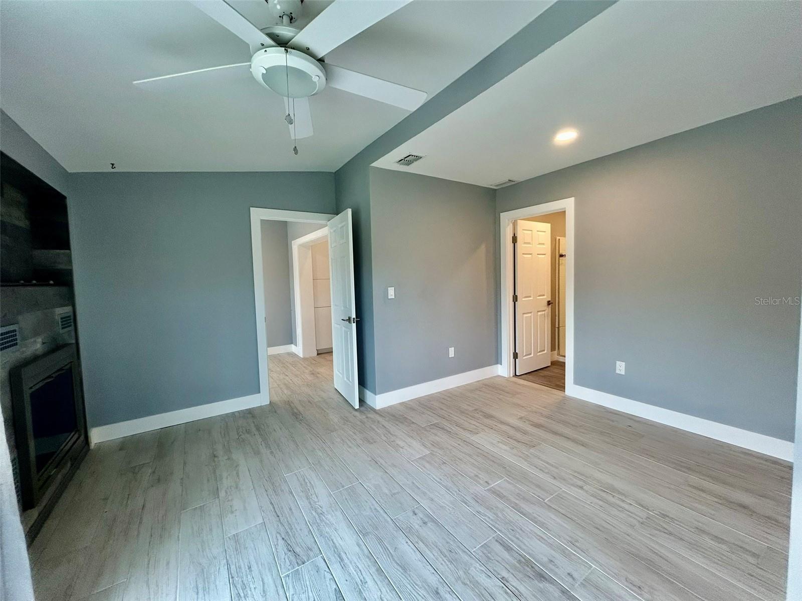 CHARLOTTE PARK - Residential Lease