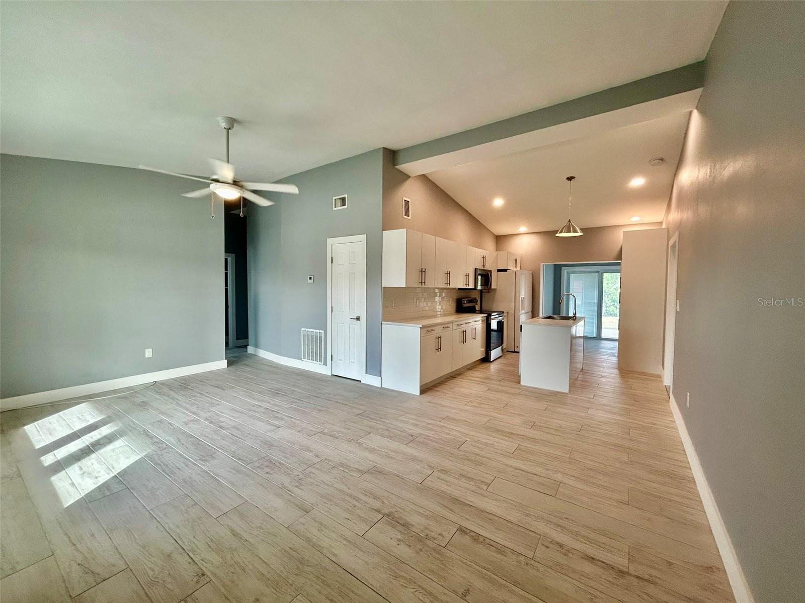 CHARLOTTE PARK - Residential Lease