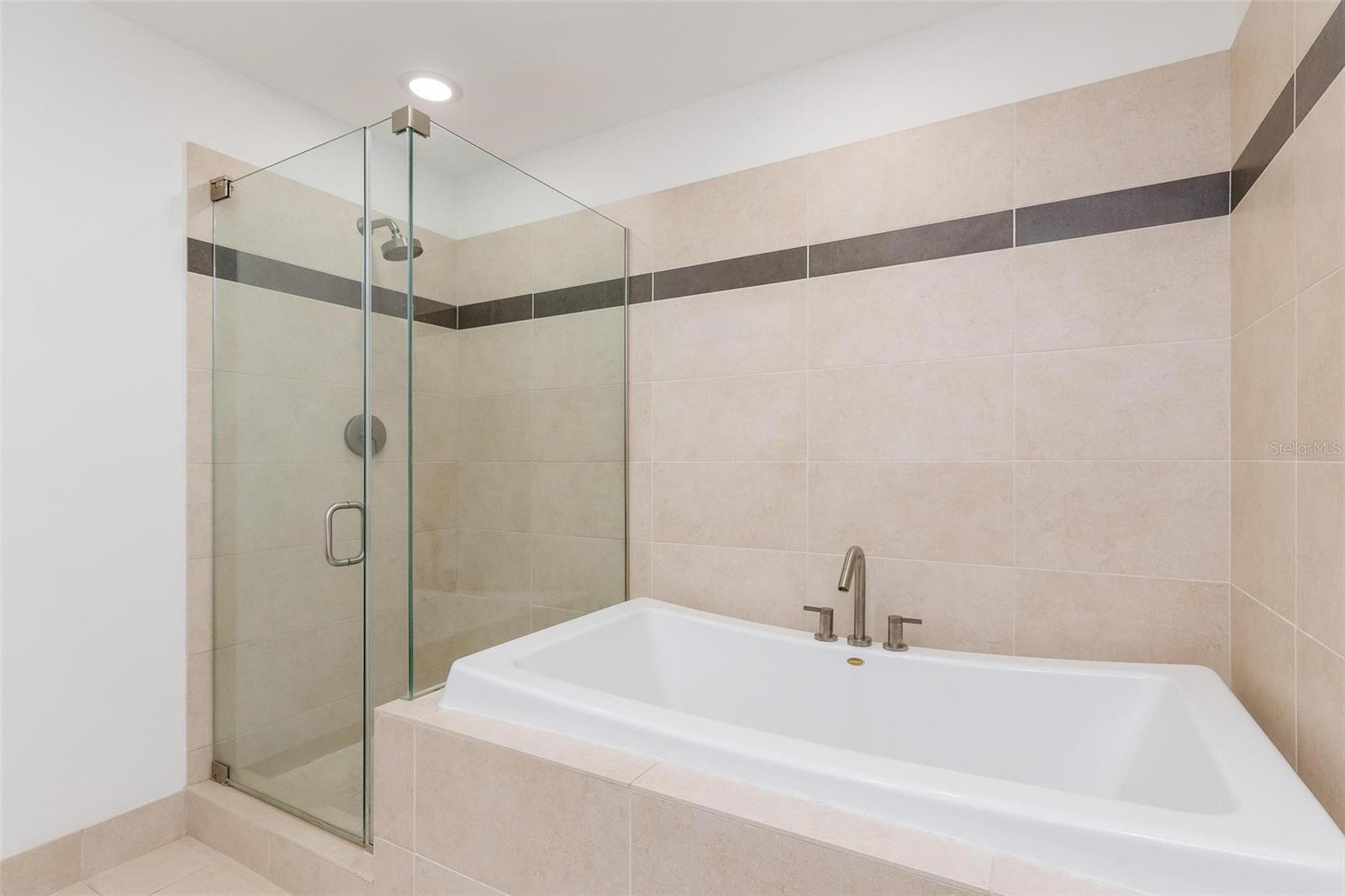 SIGNATURE PLACE CONDO - Residential