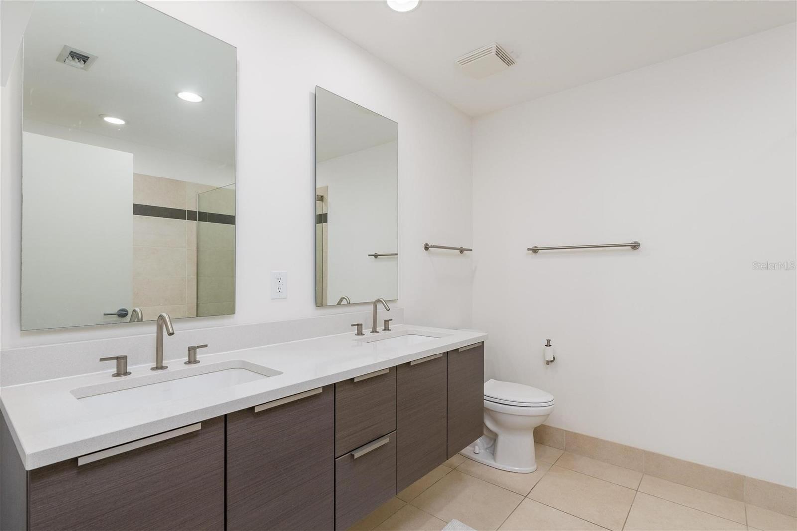 SIGNATURE PLACE CONDO - Residential