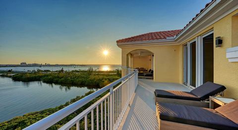 A home in PALMETTO