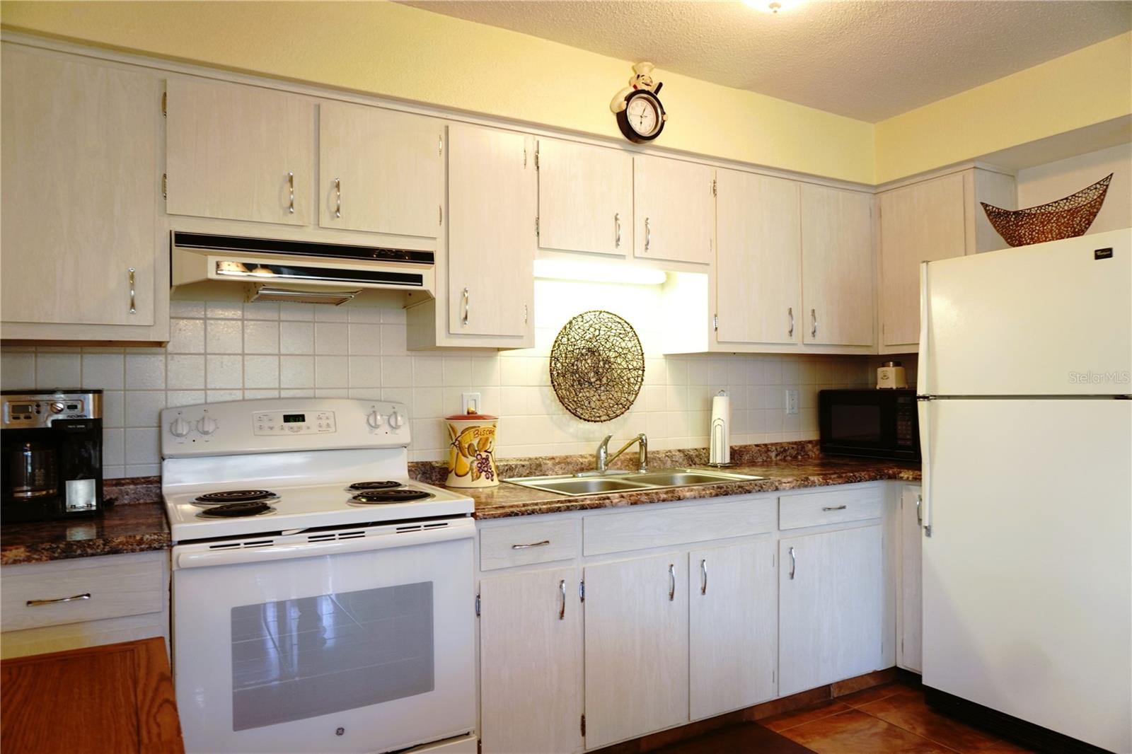 TAHITIAN GARDENS CONDO - Residential