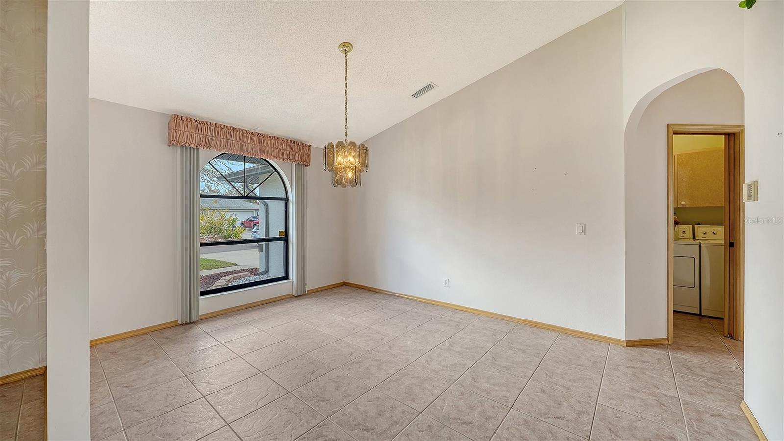 COLONIAL OAKS - Residential