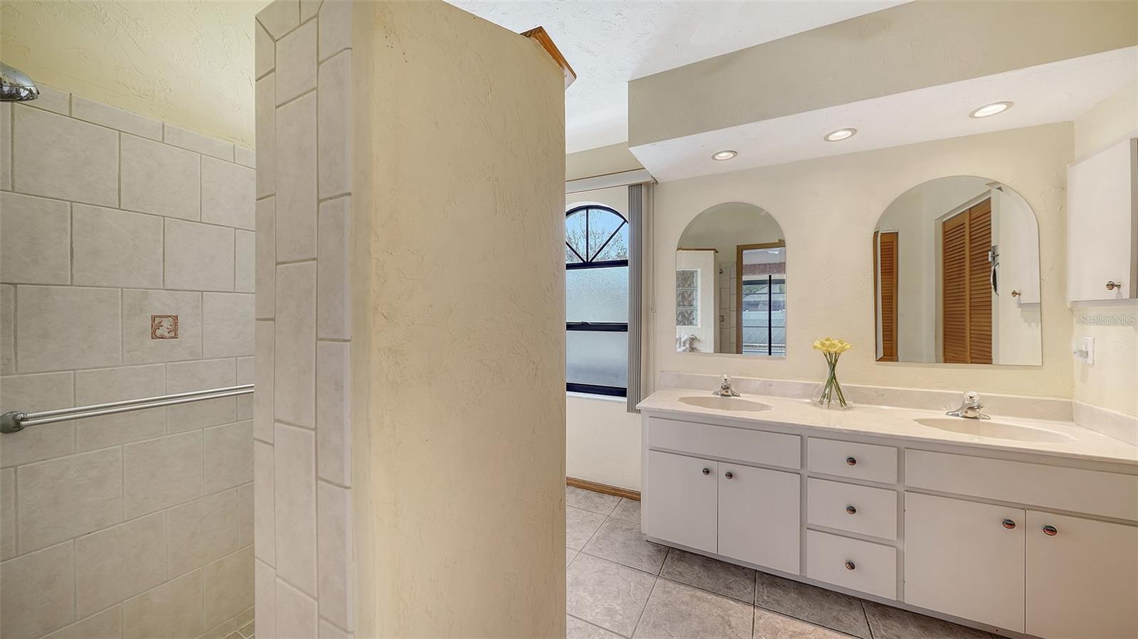 COLONIAL OAKS - Residential