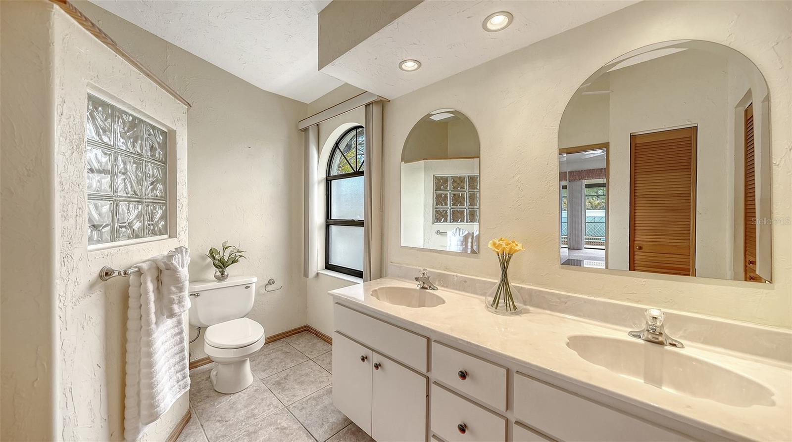 COLONIAL OAKS - Residential