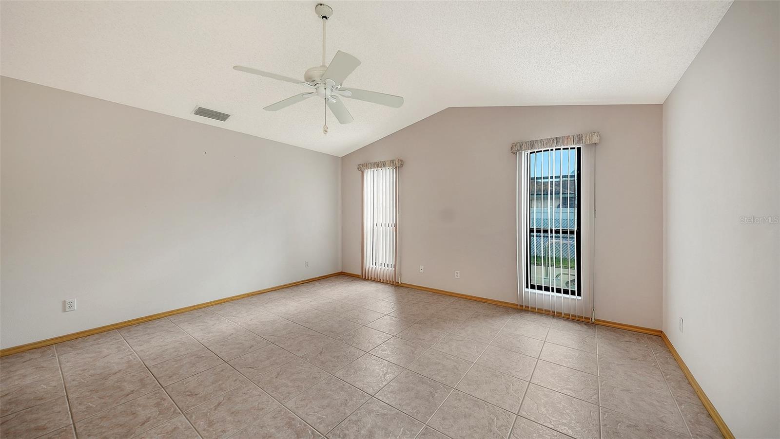 COLONIAL OAKS - Residential