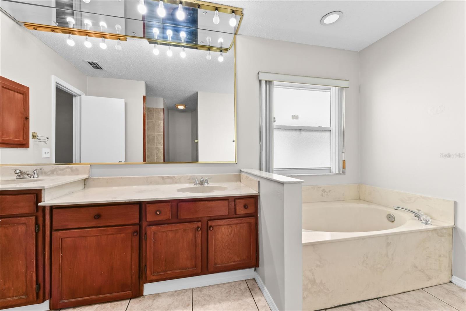 LAKEWOOD AT THE CROSSINGS UNIT 6 - Residential