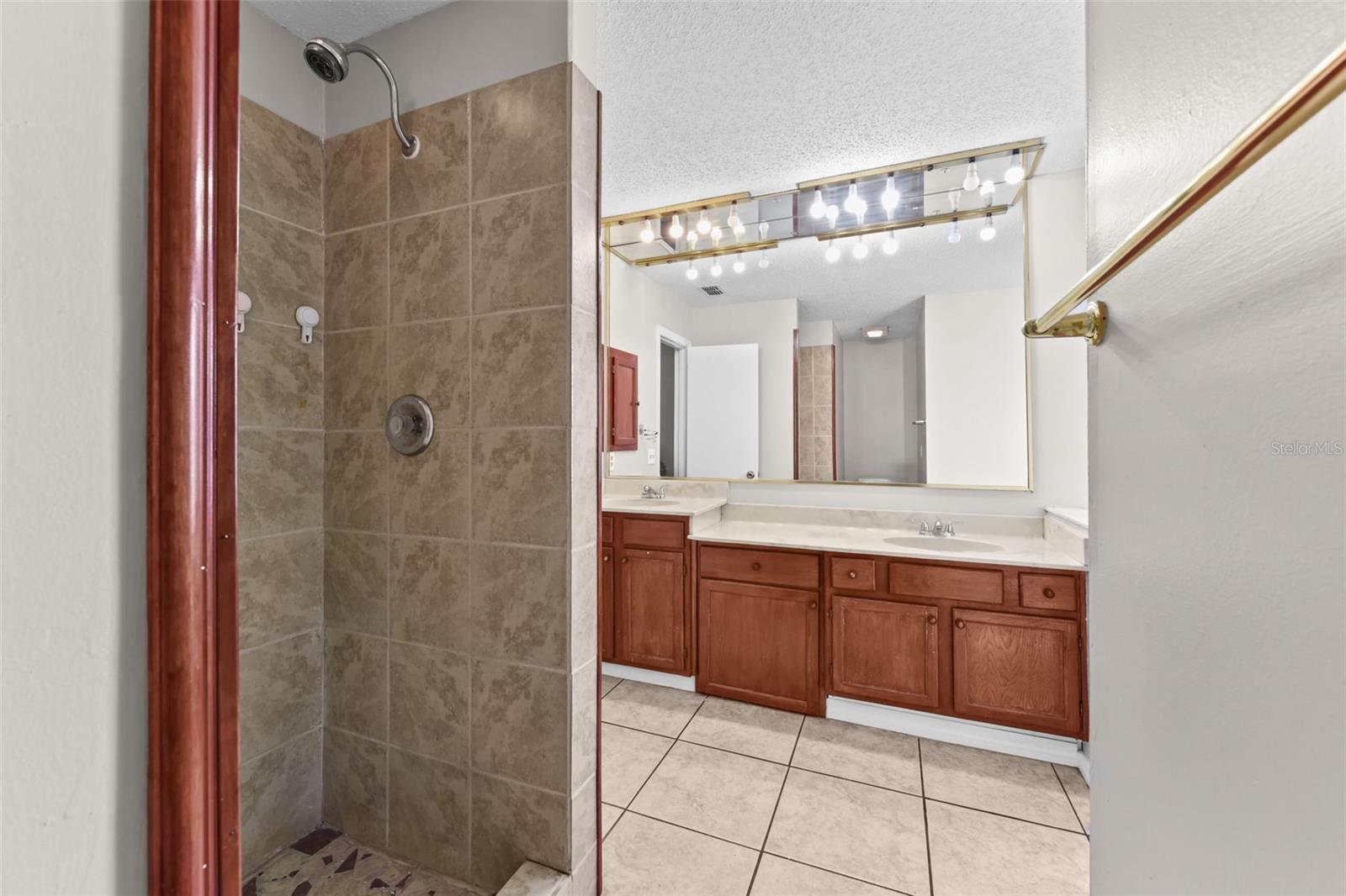 LAKEWOOD AT THE CROSSINGS UNIT 6 - Residential