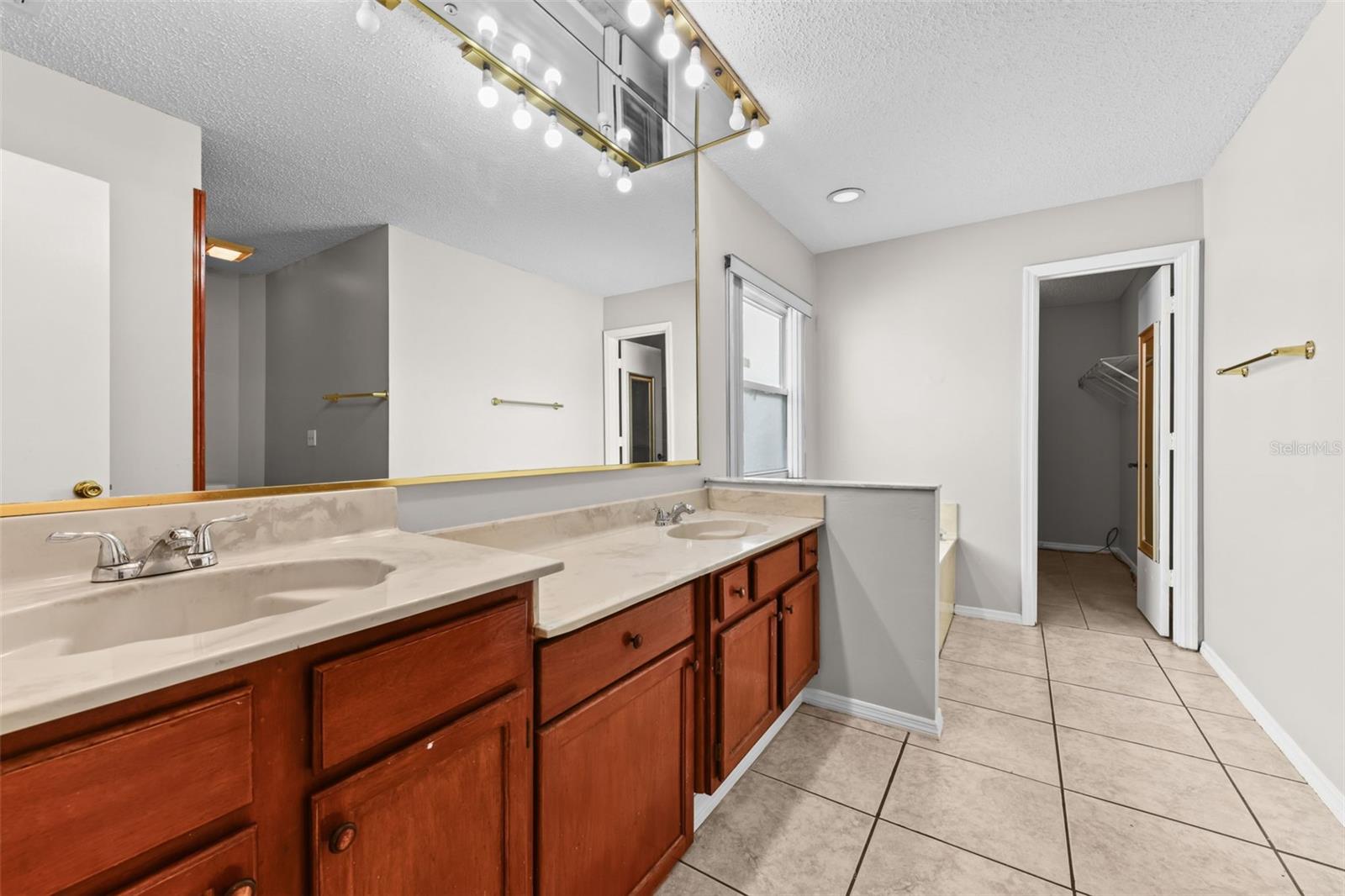 LAKEWOOD AT THE CROSSINGS UNIT 6 - Residential