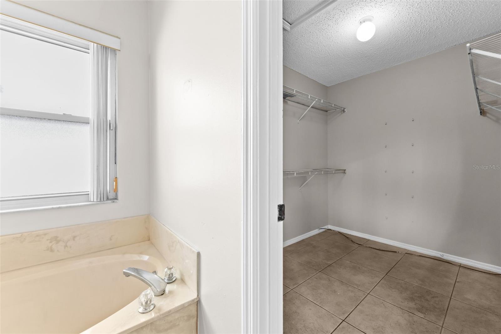 LAKEWOOD AT THE CROSSINGS UNIT 6 - Residential