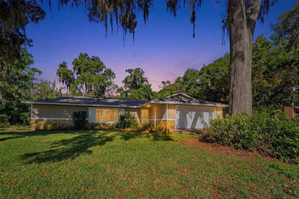 Photo of 9421 Wallien Drive, Brooksville, FL 34601 (MLS # W7884598)