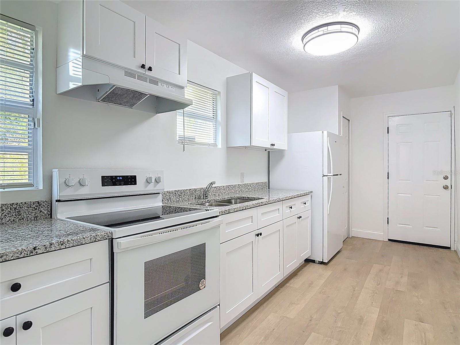 ACREAGE & UNREC - Residential Lease