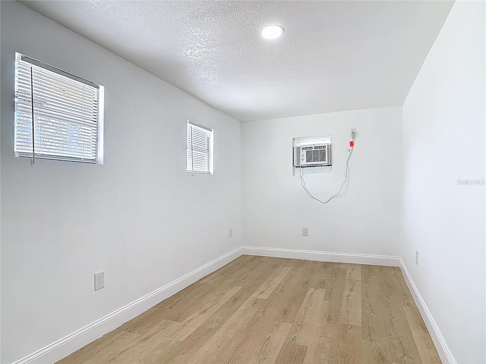 ACREAGE & UNREC - Residential Lease