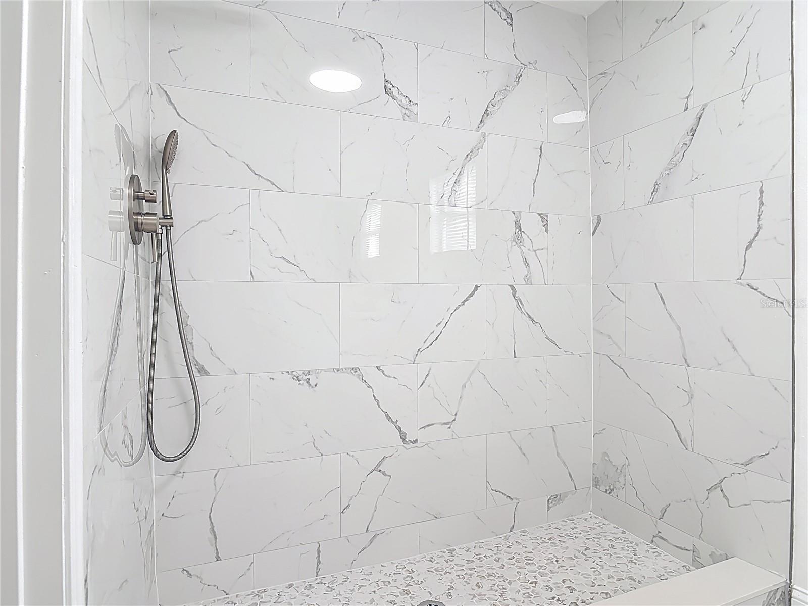 ACREAGE & UNREC - Residential Lease