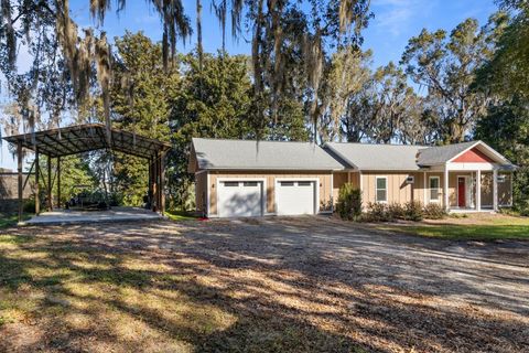 A home in HAWTHORNE