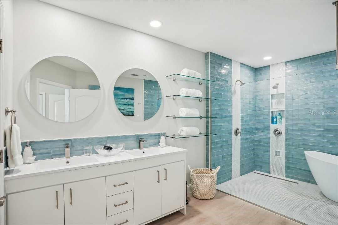 PARADISE COVE - Residential