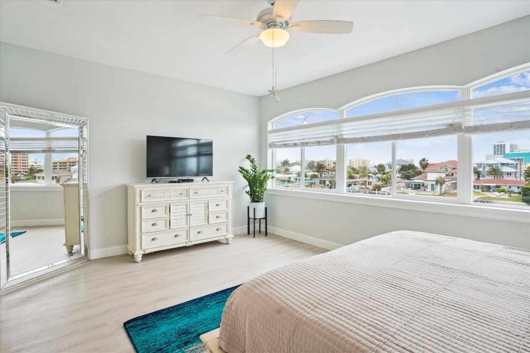 PARADISE COVE - Residential