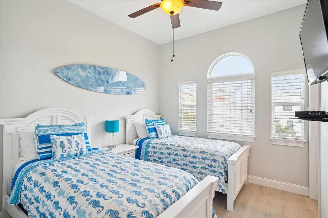 PARADISE COVE - Residential