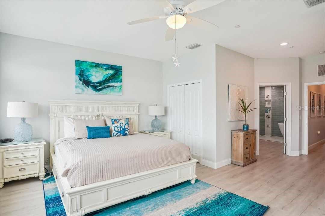 PARADISE COVE - Residential