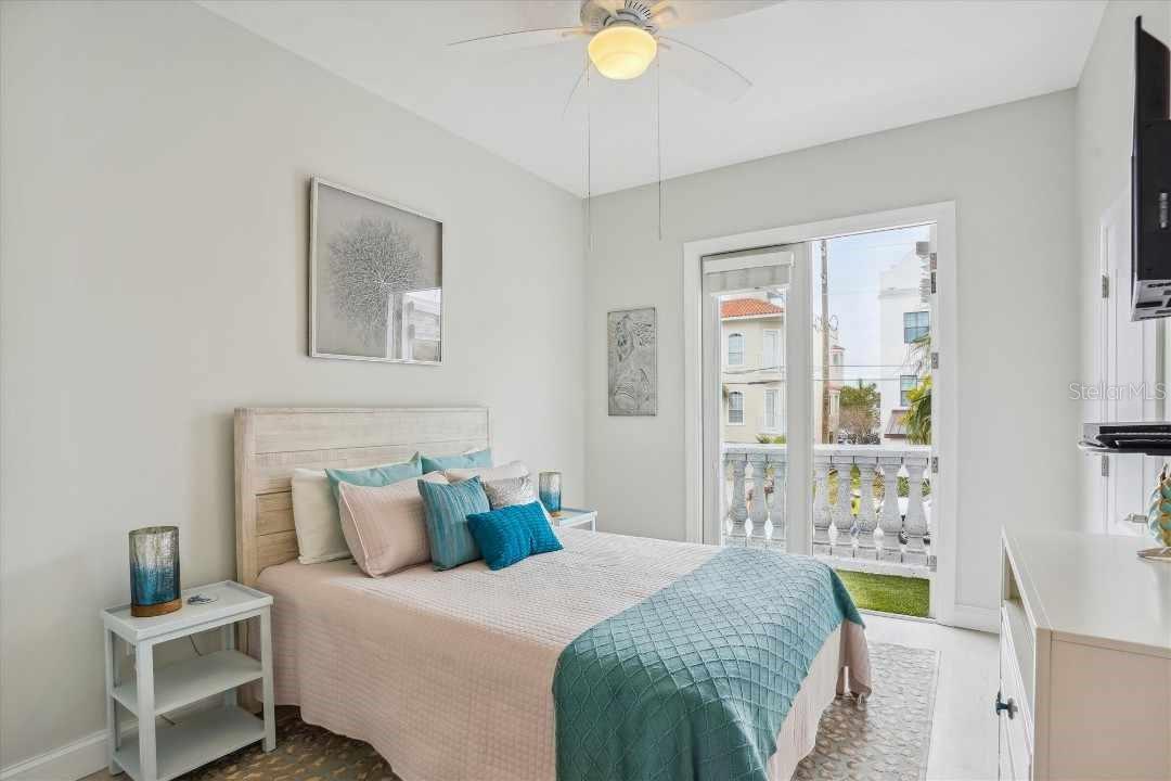 PARADISE COVE - Residential