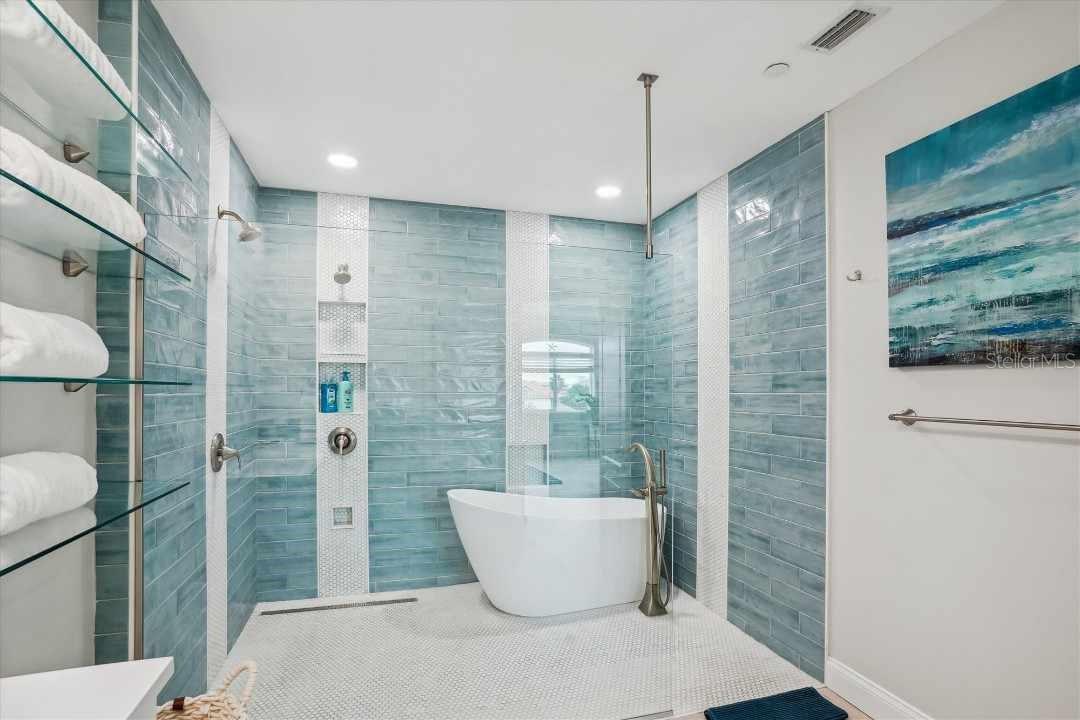 PARADISE COVE - Residential