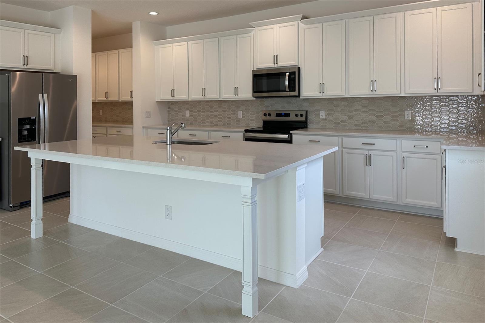 761 FARFIELDS STREET