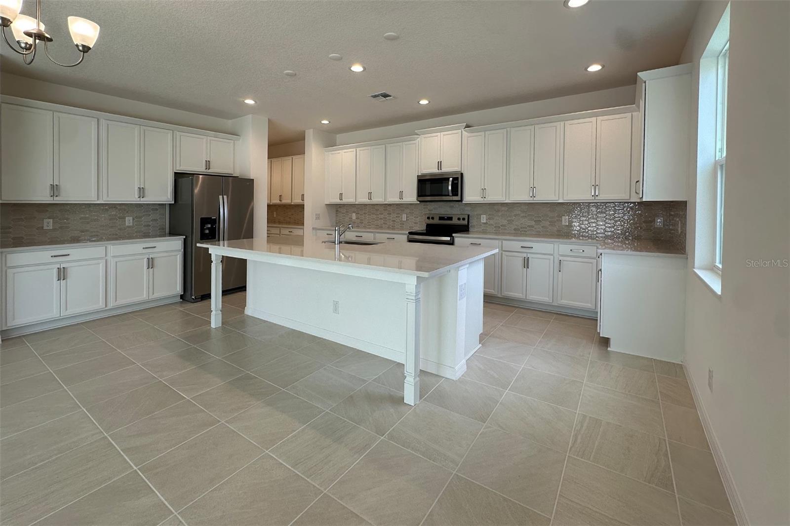 761 FARFIELDS STREET