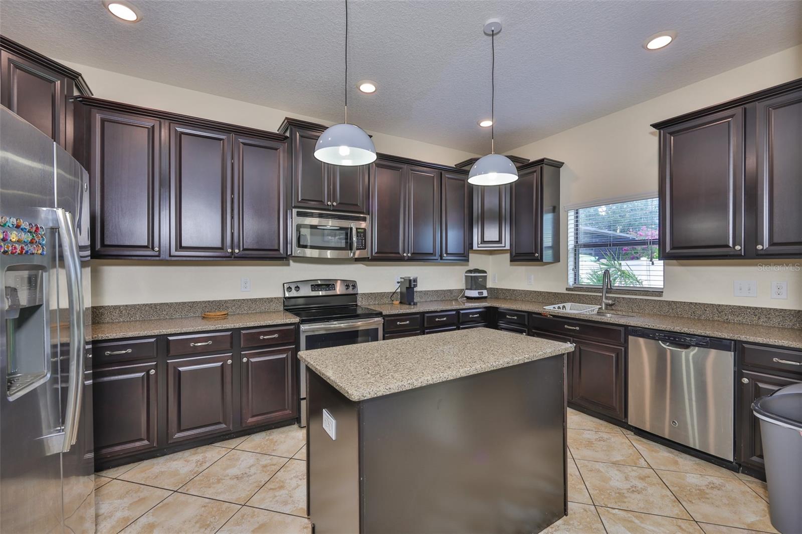 10914 WHITECAP DRIVE