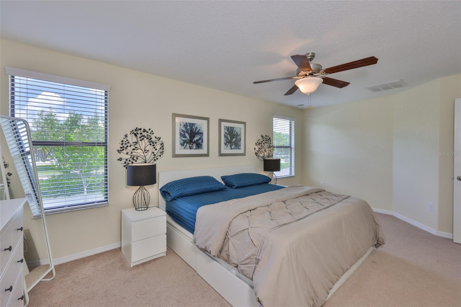 10914 WHITECAP DRIVE