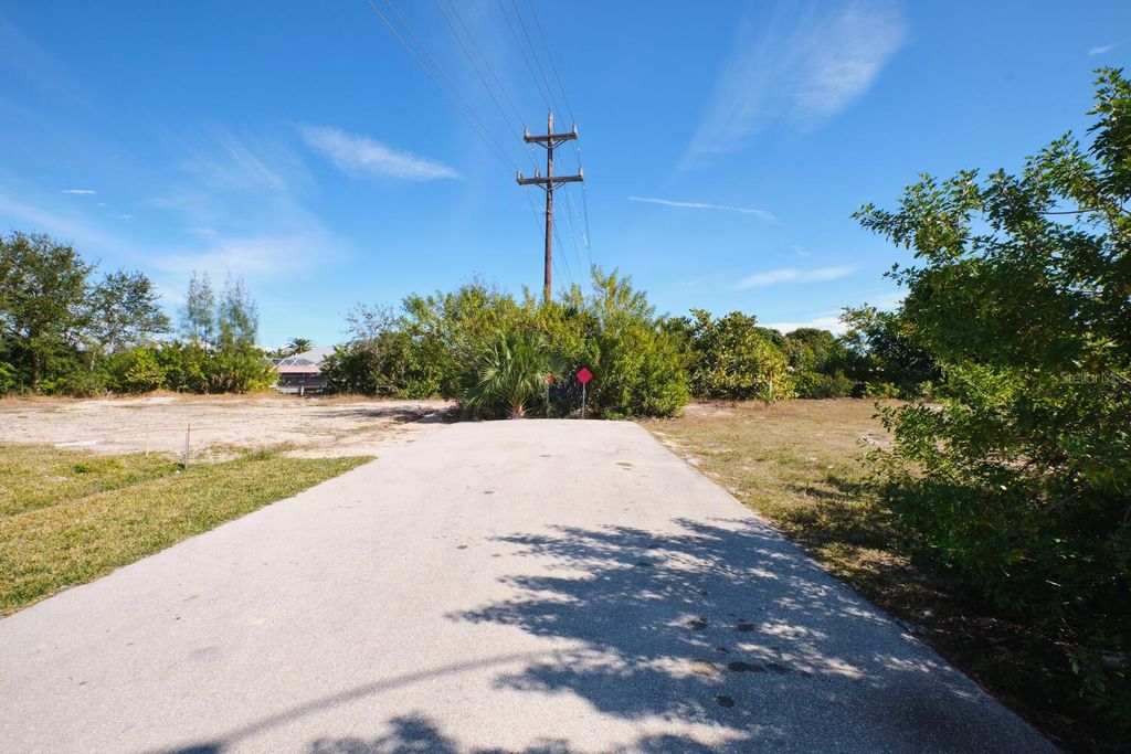 Photo of 201 SW 40th Street, Cape Coral, FL 33914 (MLS # C7526130)