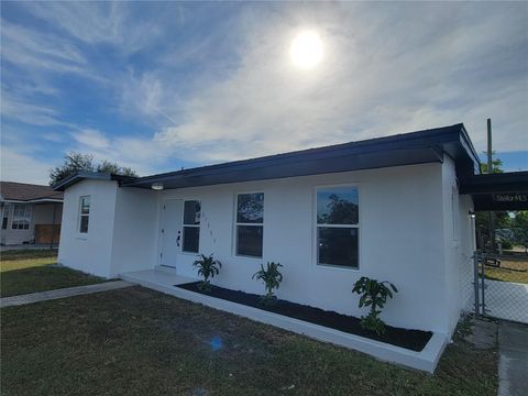 A home in PORT CHARLOTTE