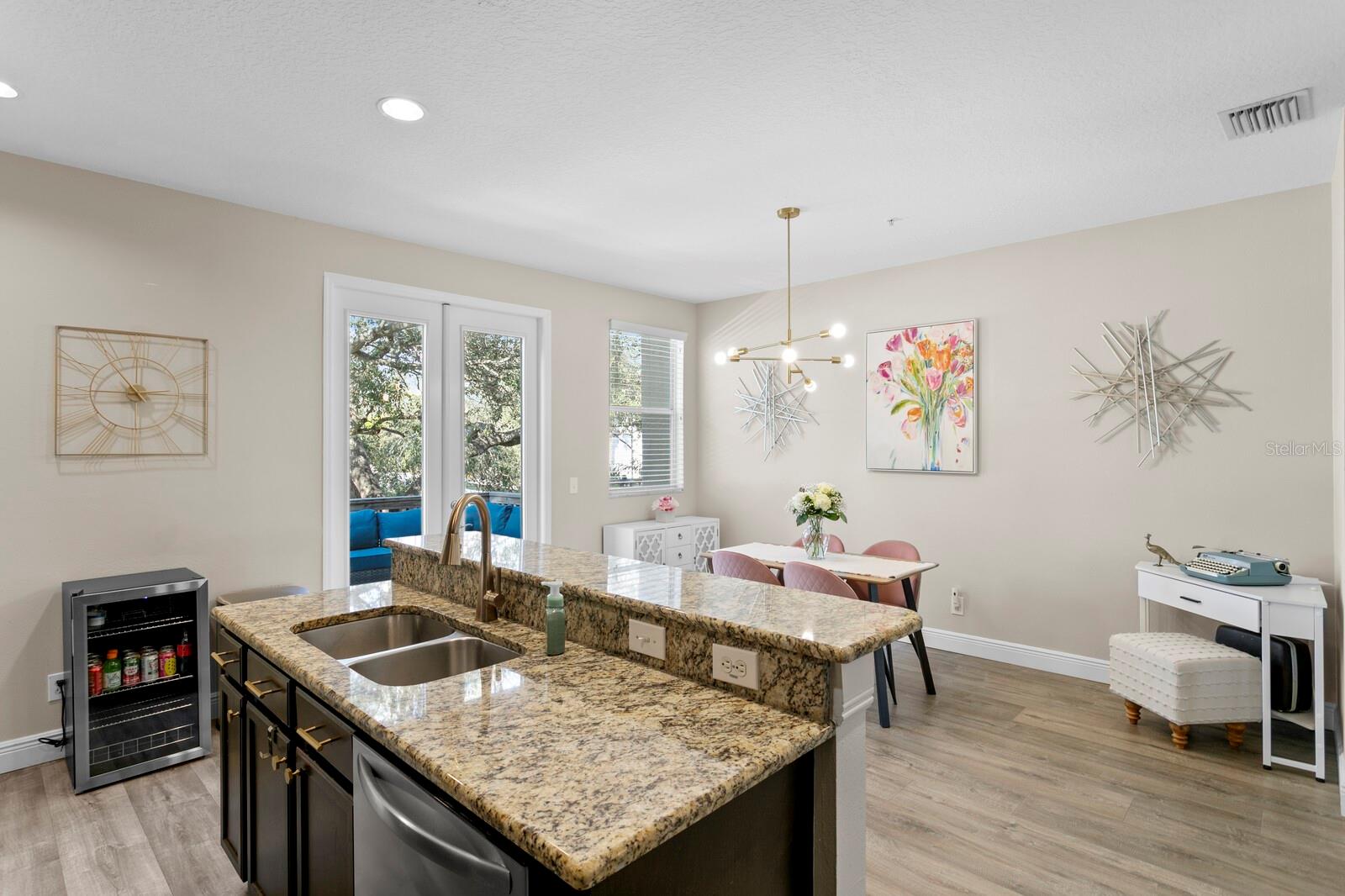 BAYSHORE POINTE TOWNHOMES - Residential