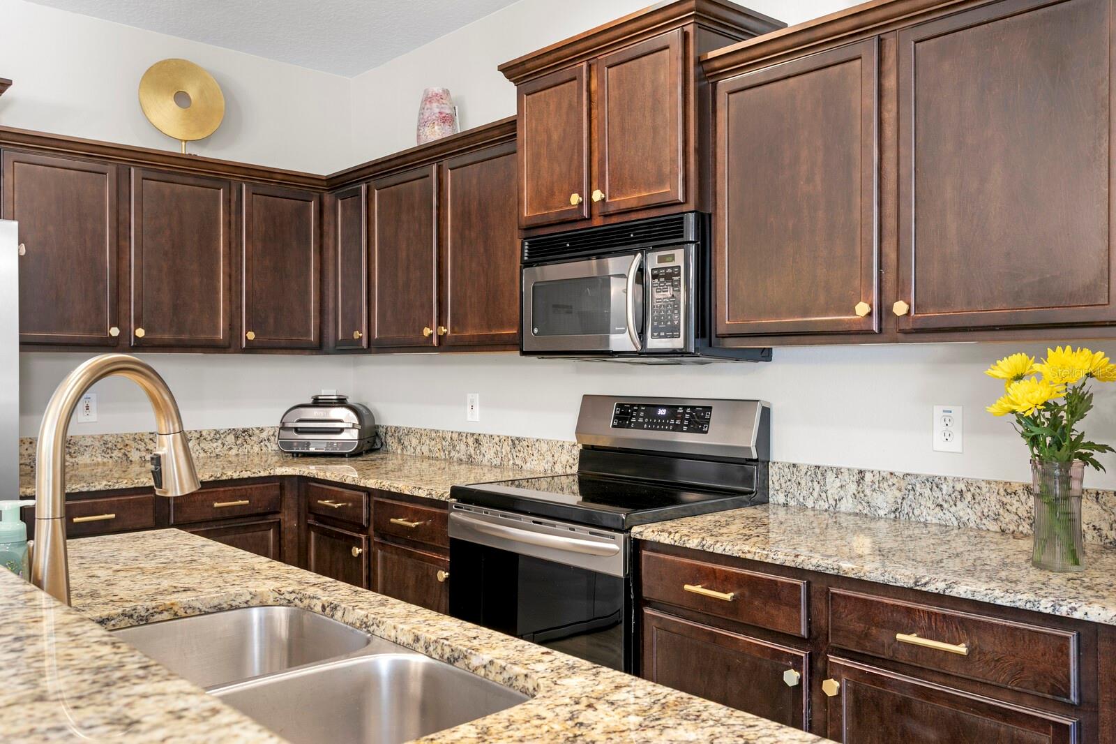 BAYSHORE POINTE TOWNHOMES - Residential