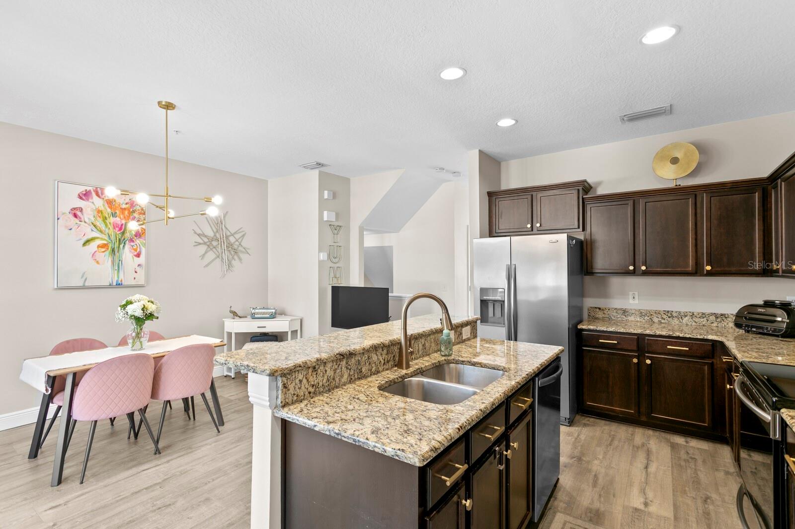BAYSHORE POINTE TOWNHOMES - Residential
