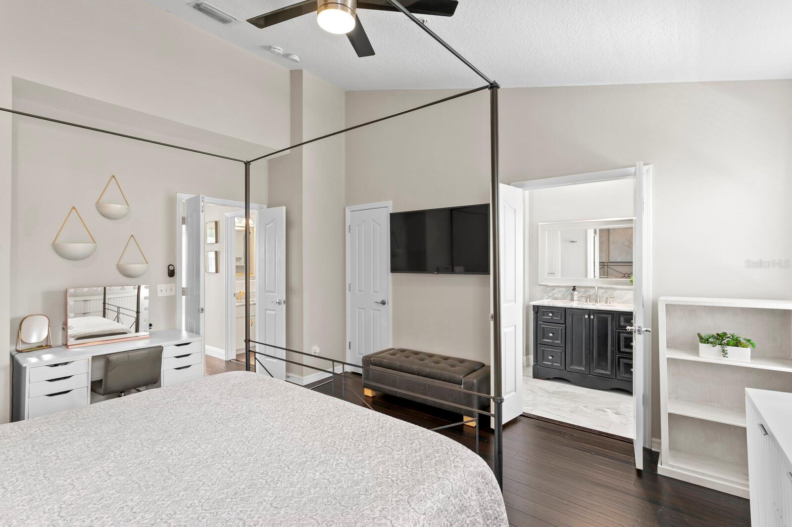 BAYSHORE POINTE TOWNHOMES - Residential